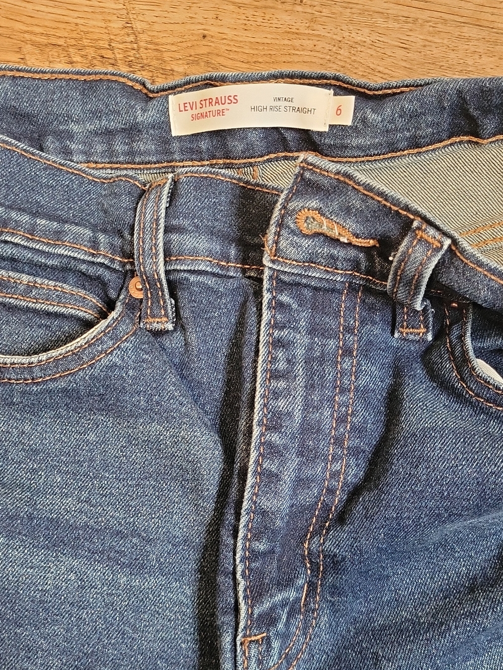 Levi's Womens Straight Jeans in Blue with Contrast Stitching